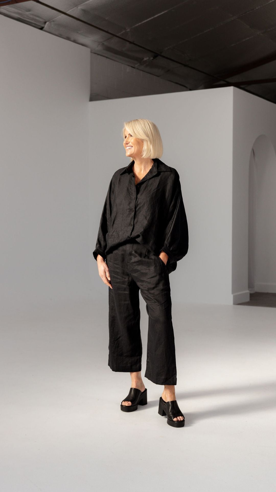 Morgan Linen Capri Pants - Black