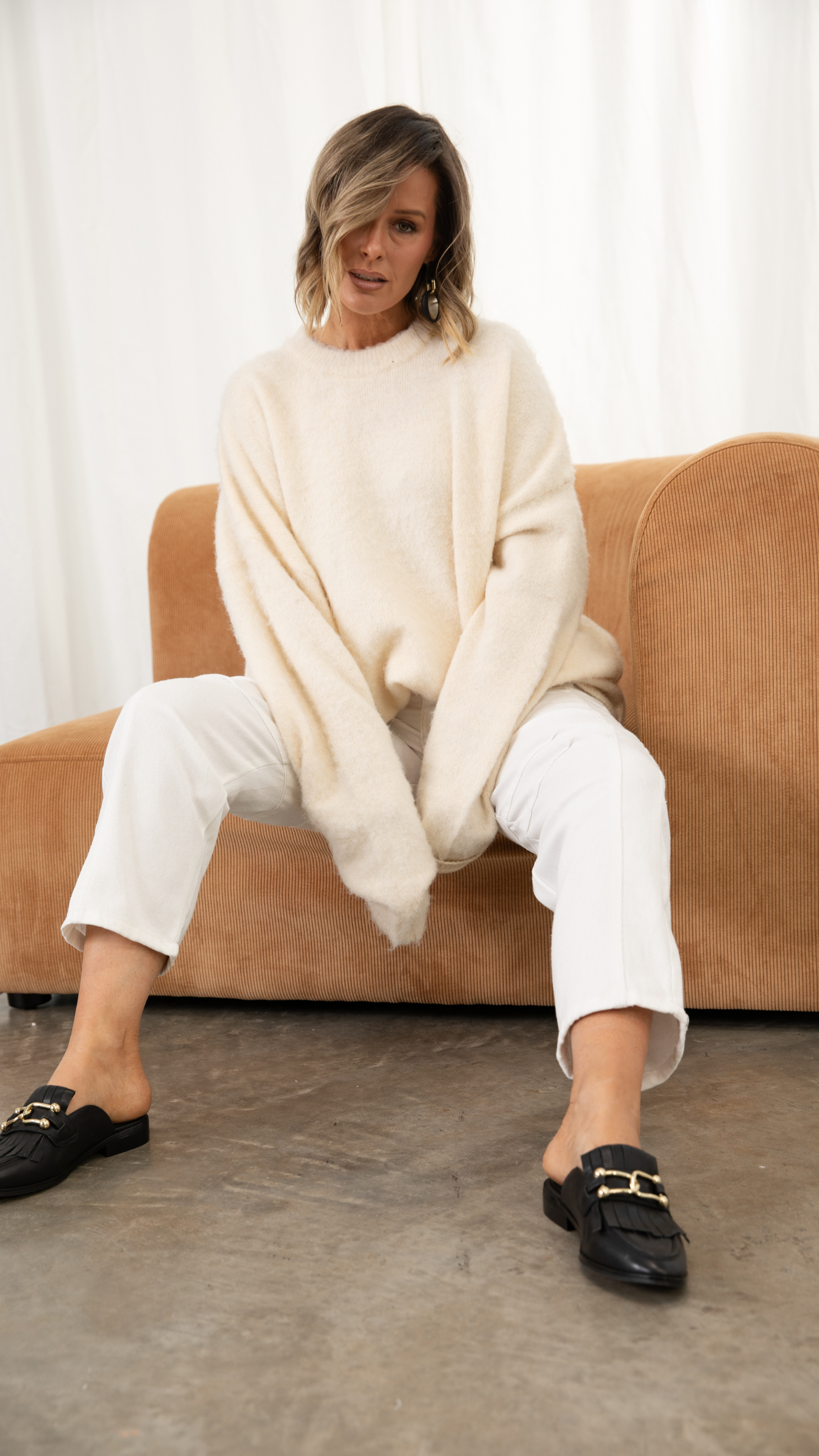 Frankie Barrel Shape Jeans - White